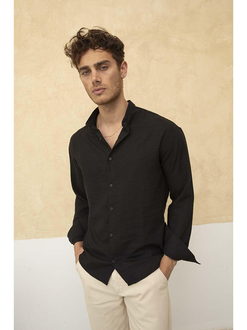 Siyah Slim Fit Dar Kalıp Uzun Kol Hakim Yaka Pamuklu Keten Efekt Gömlek-4