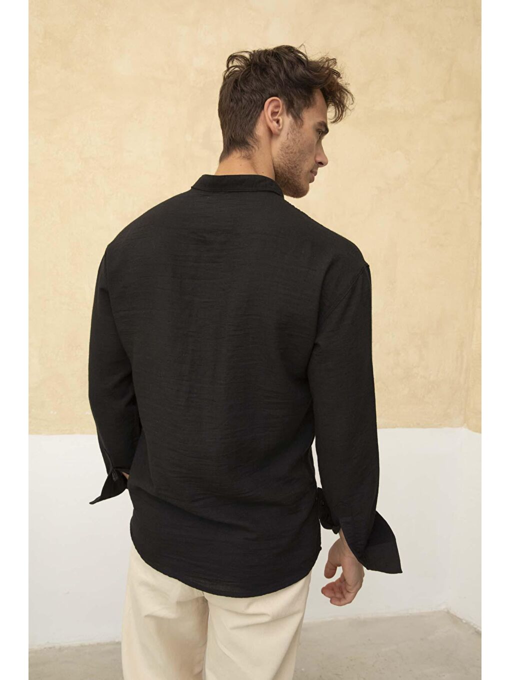 Siyah Slim Fit Dar Kalıp Uzun Kol Hakim Yaka Pamuklu Keten Efekt Gömlek-5