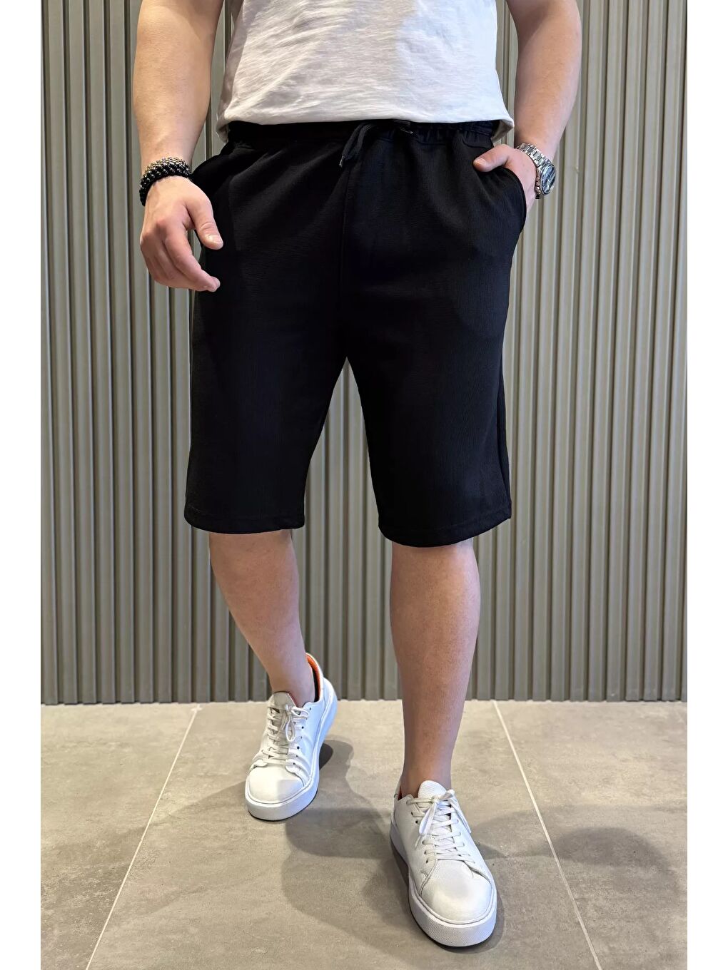 Siyah Bel Bağcıklı Erkek Şort