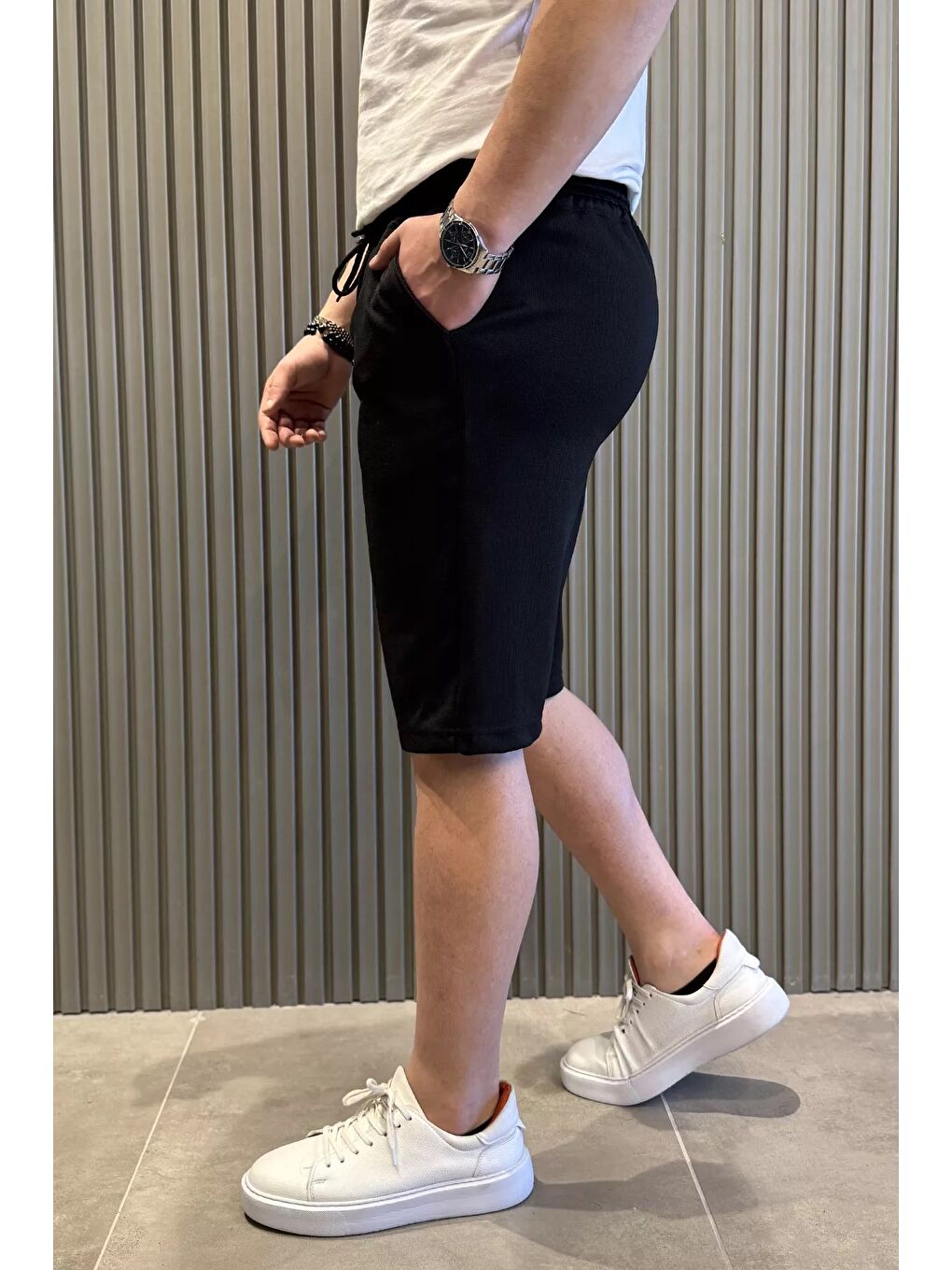 Siyah Bel Bağcıklı Erkek Şort-1