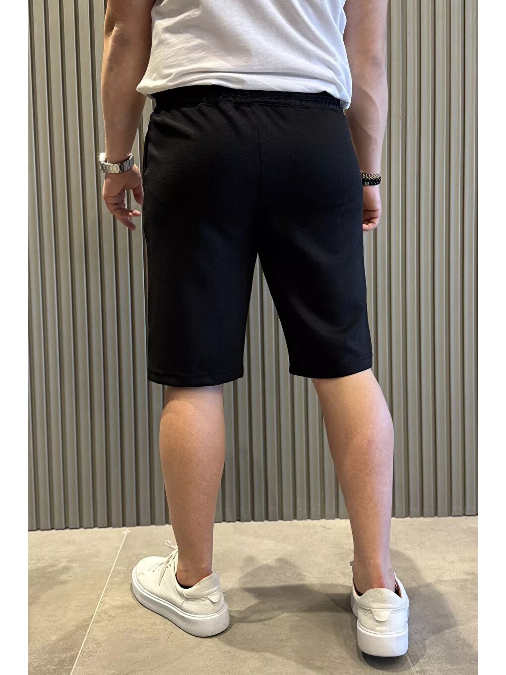 Siyah Bel Bağcıklı Erkek Şort-2