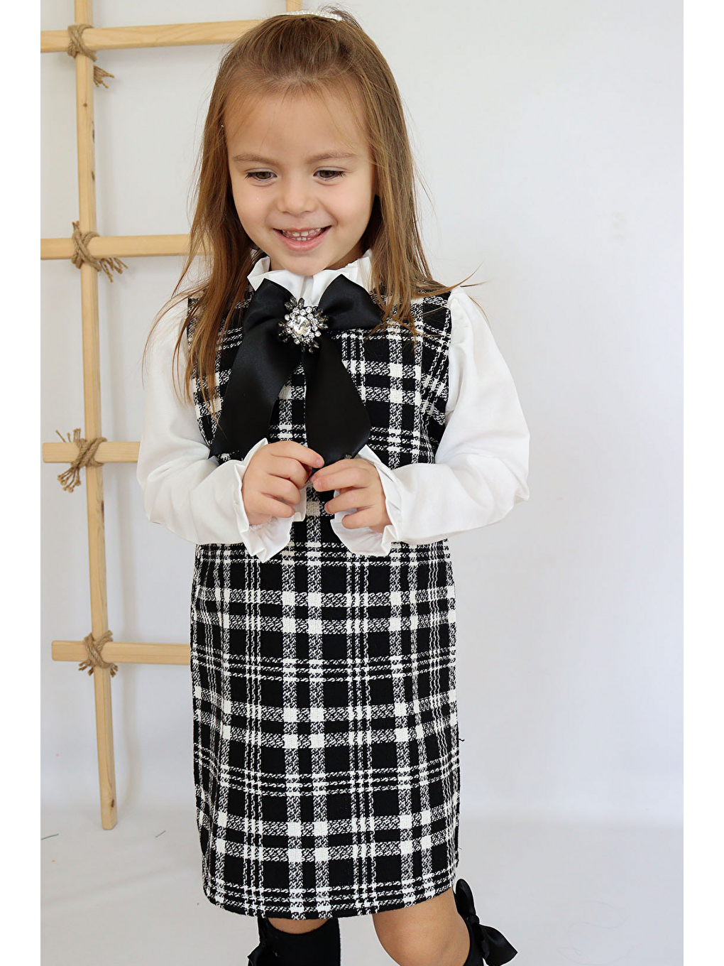 Kız Çocuk Siyah Vanessa Broş Detaylı Tüvit Uzun Kollu Yılbaşı Elbisesi-6