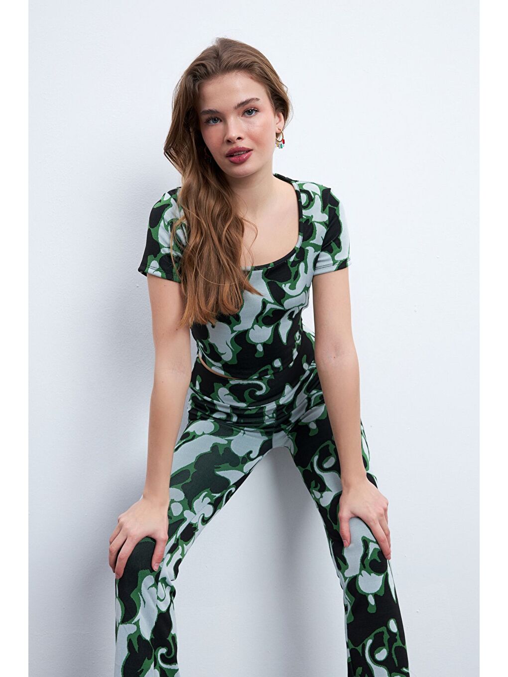 Kadın Siyah Yeşil Desenli Elastanlı Pantolonlu Kare Yaka Takım-5