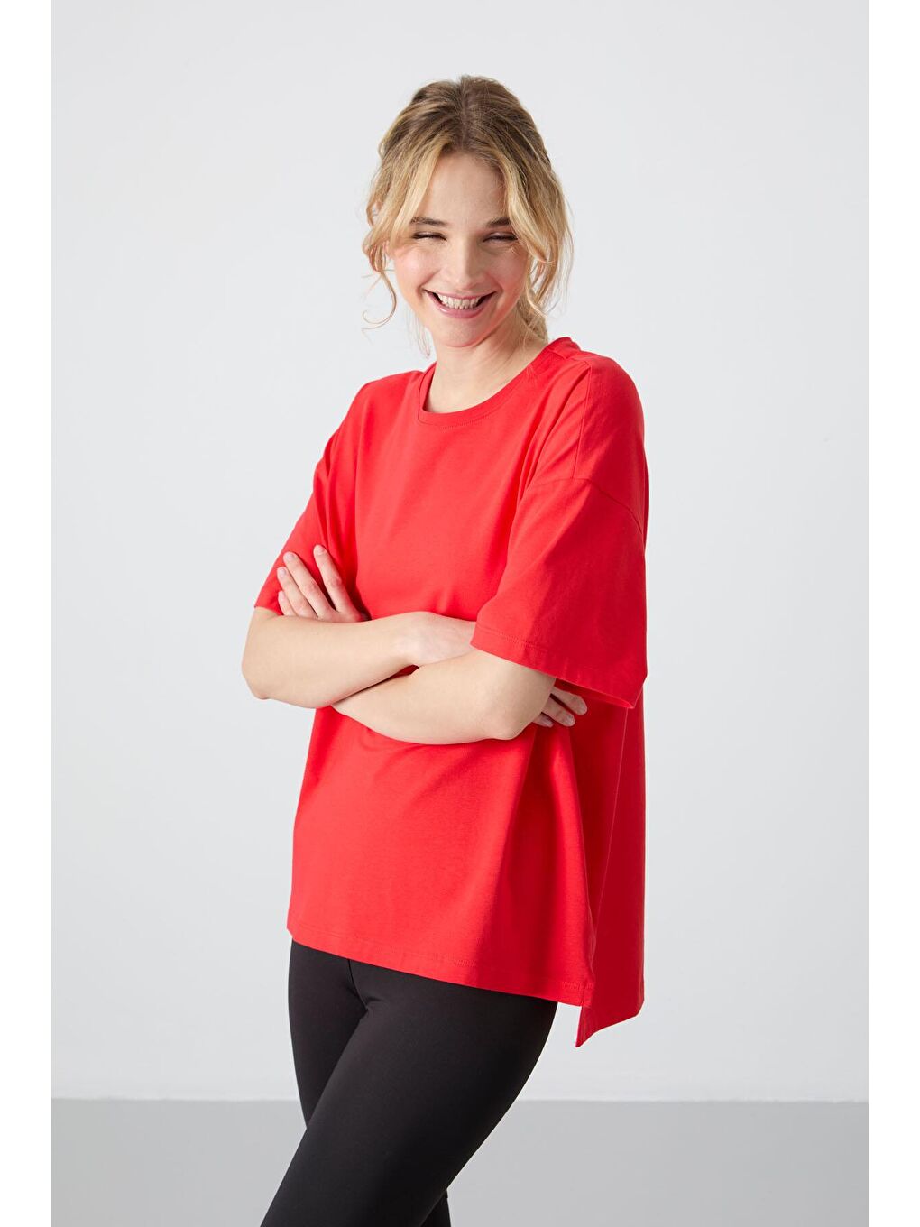 TOMMYLIFE Kırmızı Fiesta Penye Modal Yumuşak Tuşeli Oversize Fit Basic Kadın T-Shirt- 97285 - 4