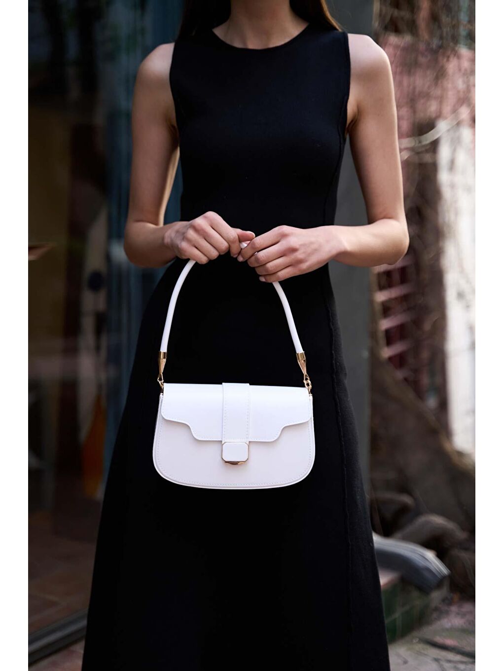 Gold Aksesuarlı Kısa Saplı Omuz Çantası Beyaz-2