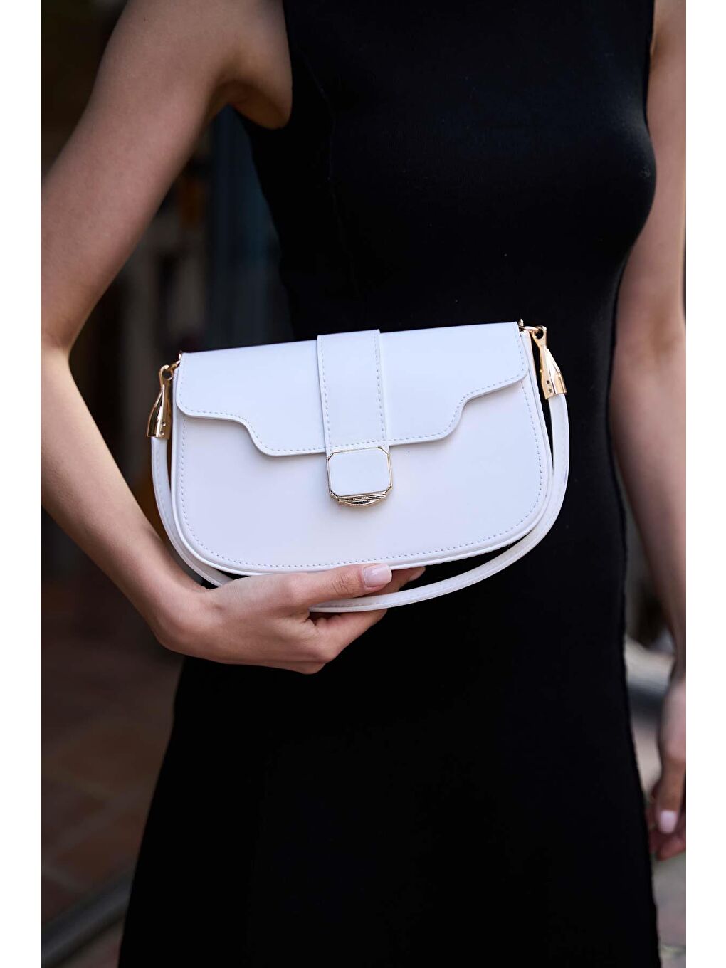Gold Aksesuarlı Kısa Saplı Omuz Çantası Beyaz-3