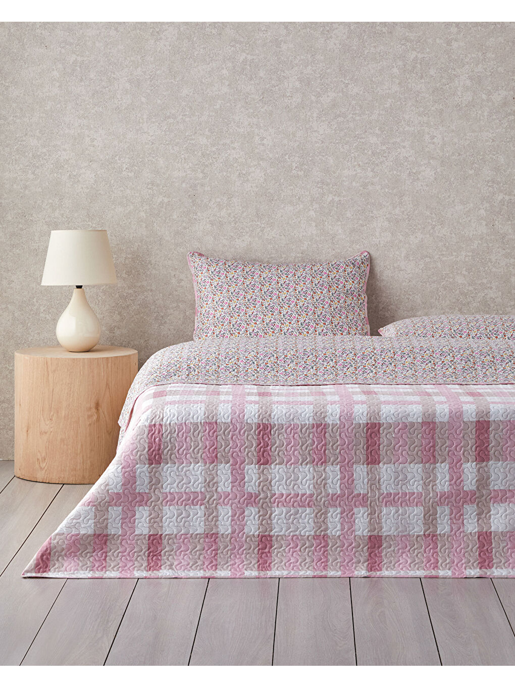 Blushing Blooms Çok Amaçlı Çift Kişilik Yatak Örtüsü Takımı 200x220 cm Pembe-1