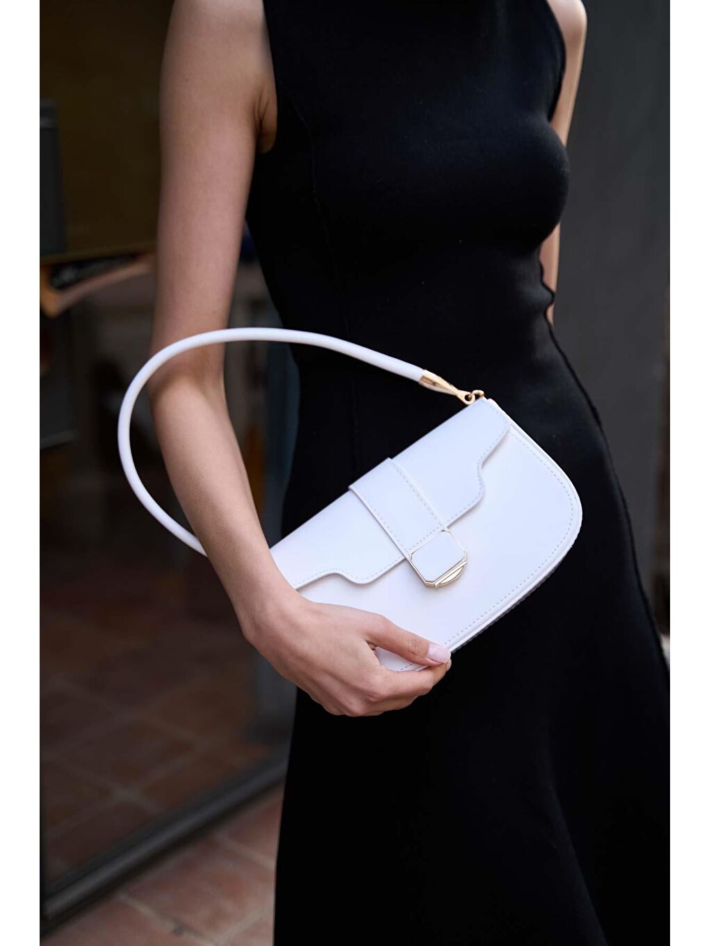 Gold Aksesuarlı Kısa Saplı Omuz Çantası Beyaz-4