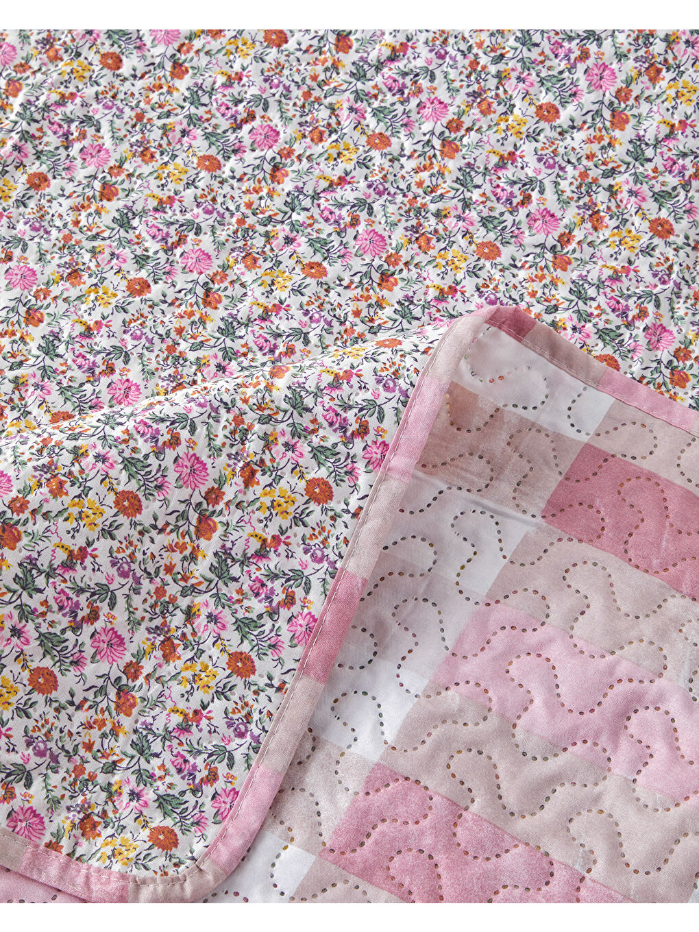 Blushing Blooms Çok Amaçlı Çift Kişilik Yatak Örtüsü Takımı 200x220 cm Pembe-4
