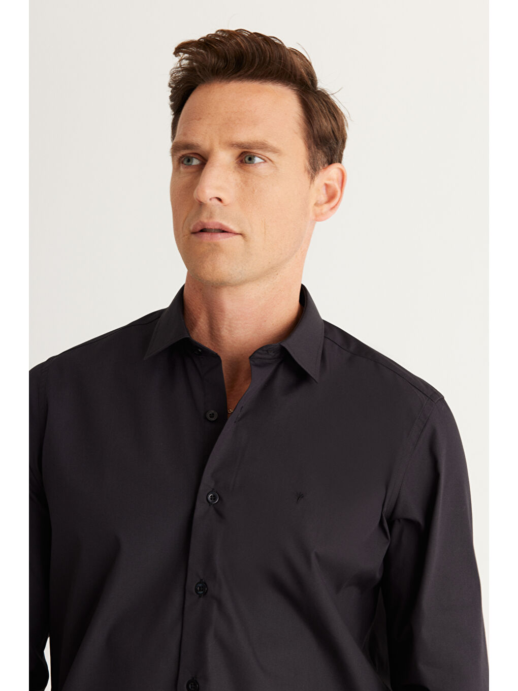 Erkek Siyah Kolay Ütülenebilir Non-Iron Pamuklu Slim Fit Dar Kesim Klasik Yaka Gömlek-2
