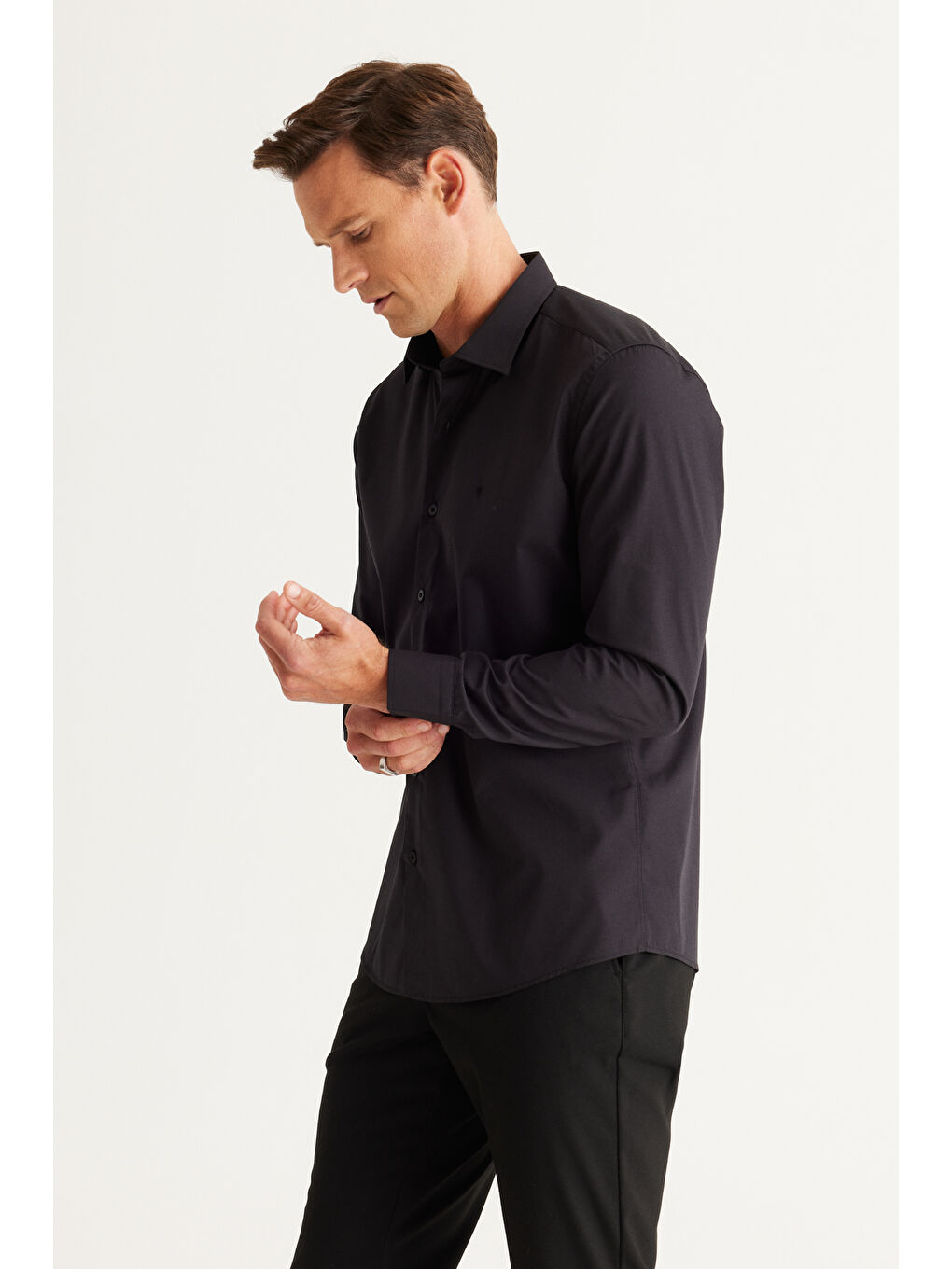 Erkek Siyah Kolay Ütülenebilir Non-Iron Pamuklu Slim Fit Dar Kesim Klasik Yaka Gömlek-3