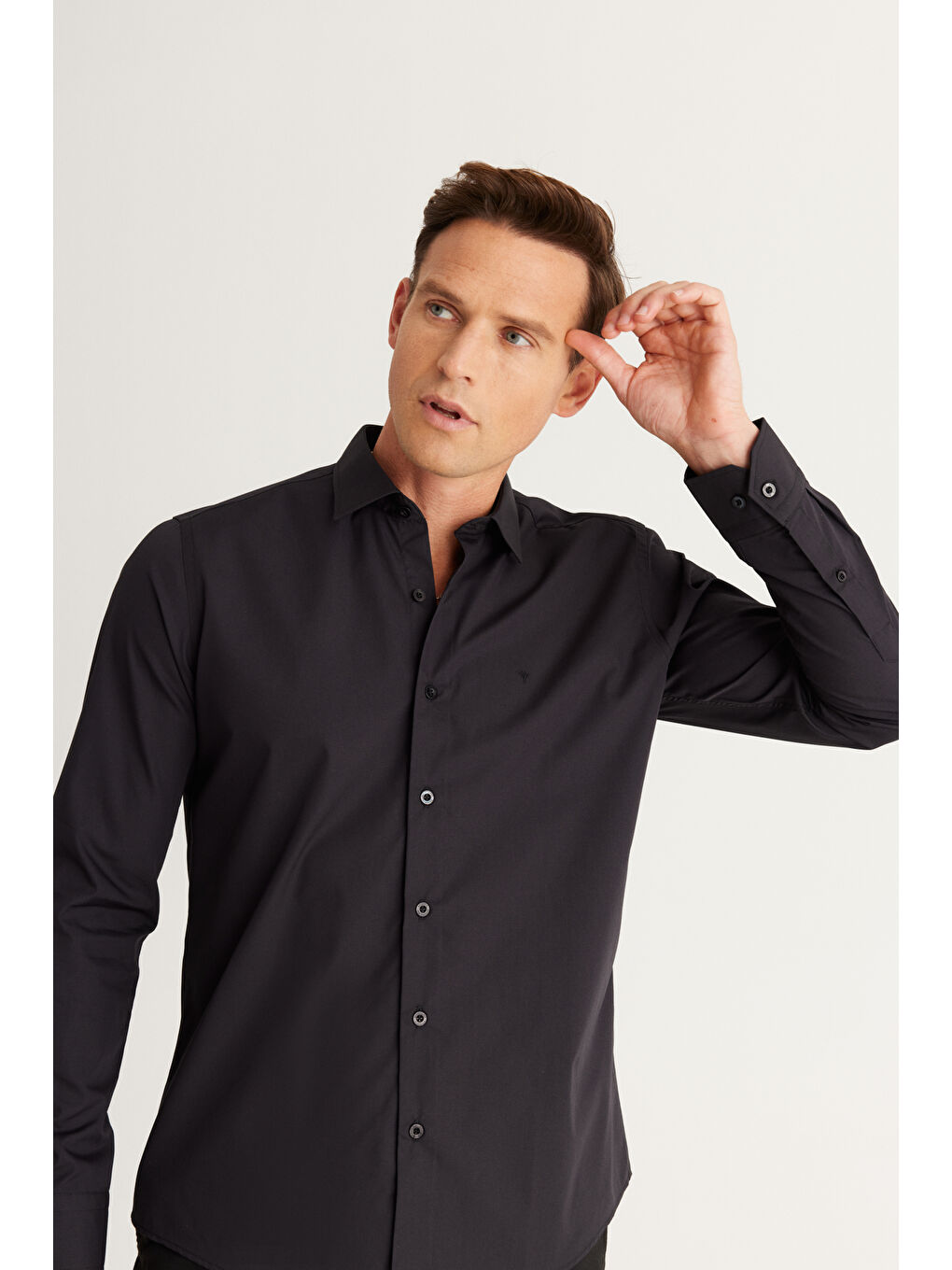 Erkek Siyah Kolay Ütülenebilir Non-Iron Pamuklu Slim Fit Dar Kesim Klasik Yaka Gömlek-4