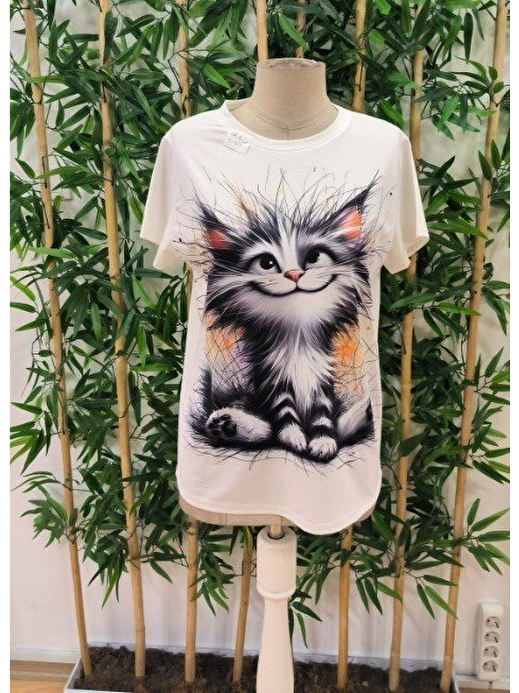 Beyaz Kadın Kısa Kollu Bisiklet Yaka Kedi Baskılı Süprem Bluz-2