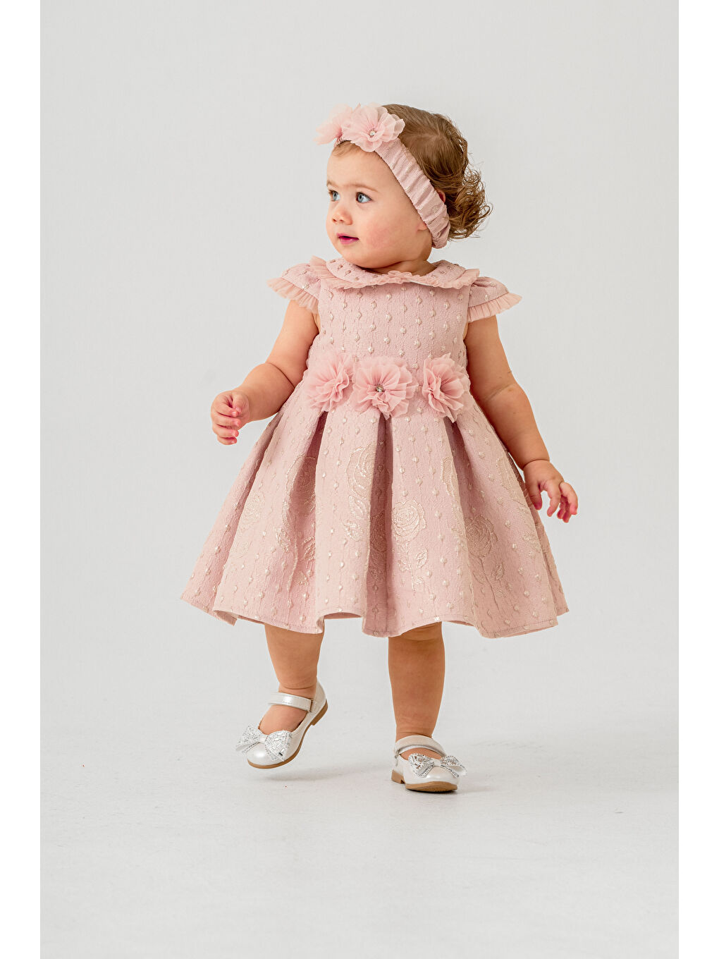 Pembe Fırfır Yakalı Çiçek Kabartmalı Jakar Elbise