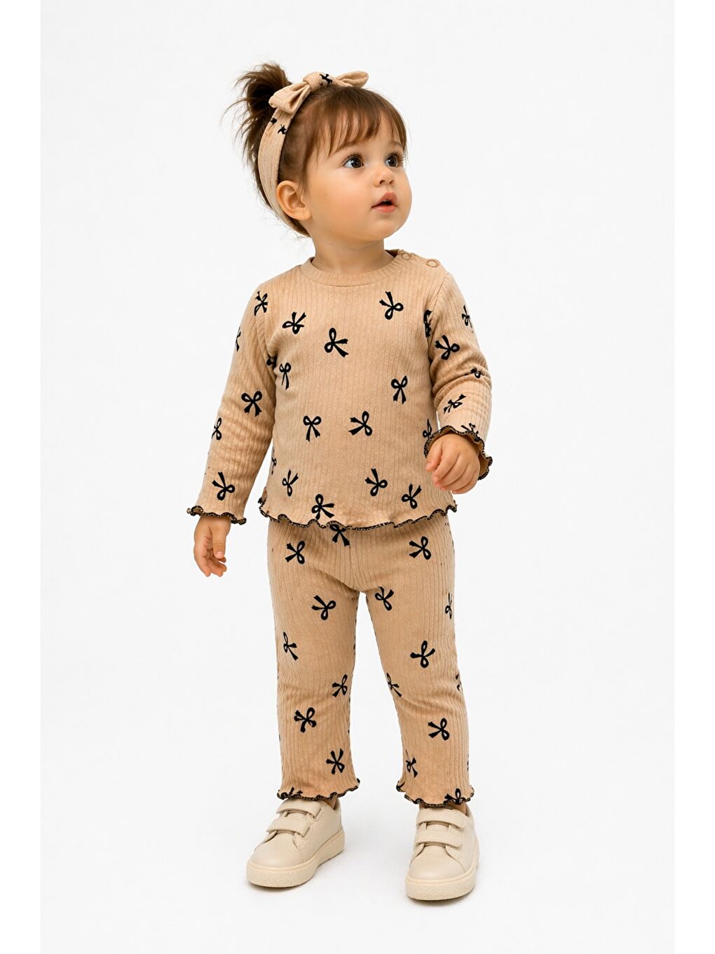 Bej Kız Bebek Fiyonk Desenli Fitilli 3li Takım Uzun Kollu Bluz Pantolon Bandana-1