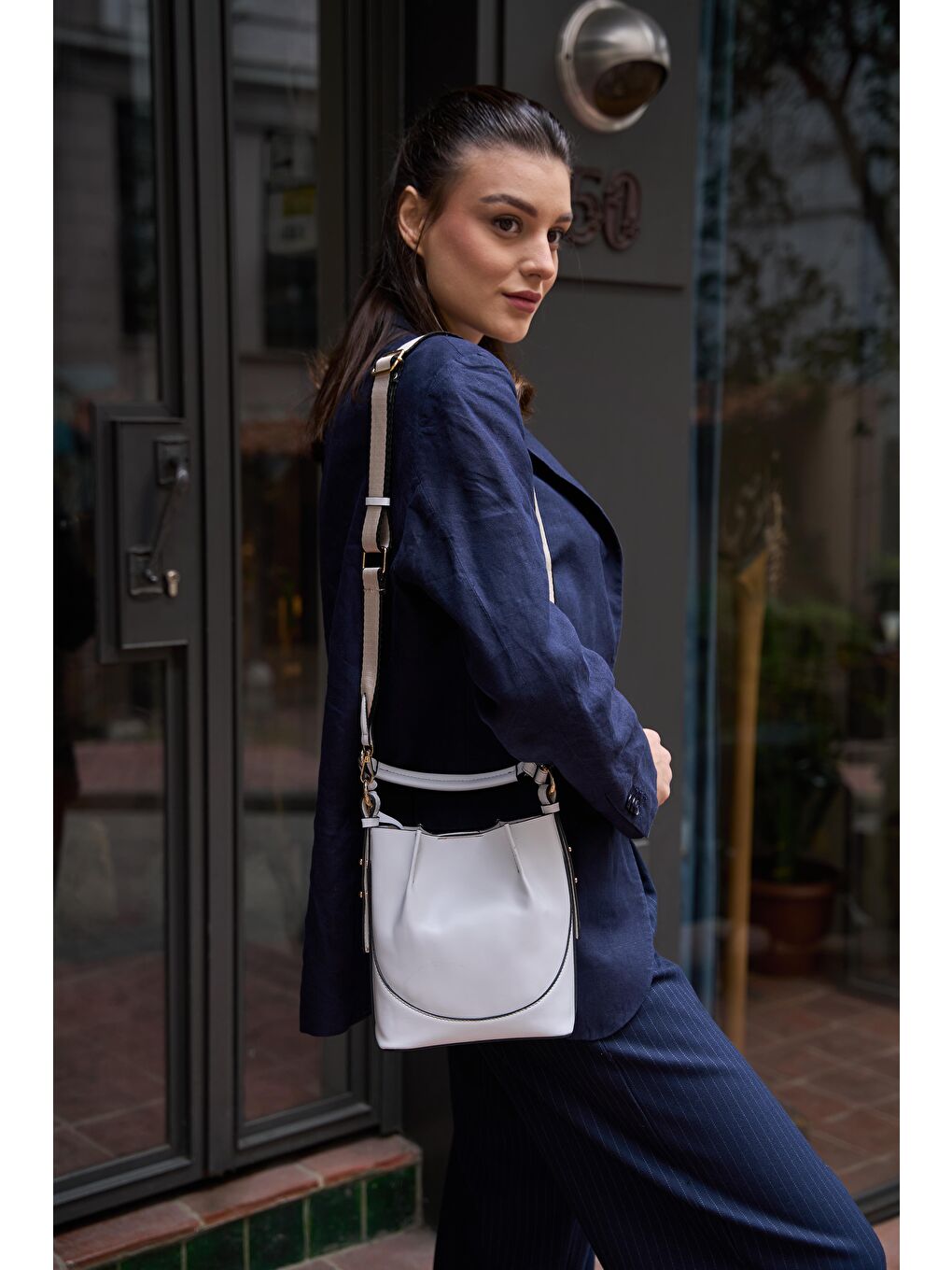 Lauro Üst Dikişli Cüzdanlı Bucket Kadın Çanta - Beyaz-1