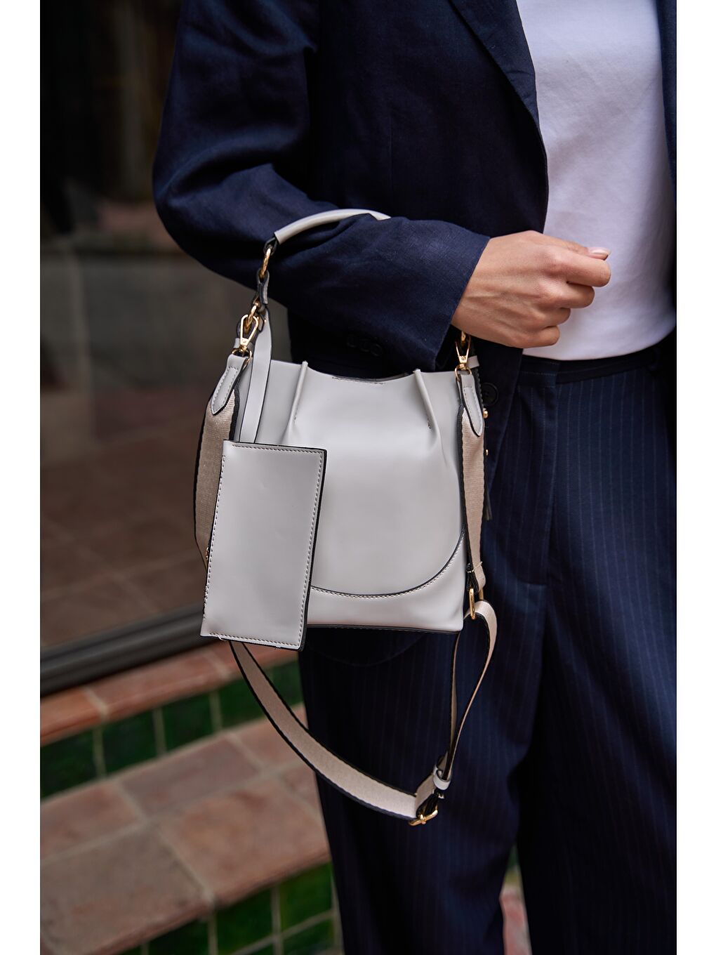 Lauro Üst Dikişli Cüzdanlı Bucket Kadın Çanta - Gri-4