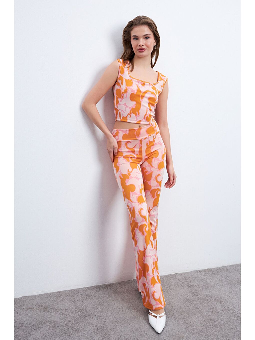 Kadın Turuncu Pembe Desenli Elastanlı Pantolonlu Askılı Takım-1