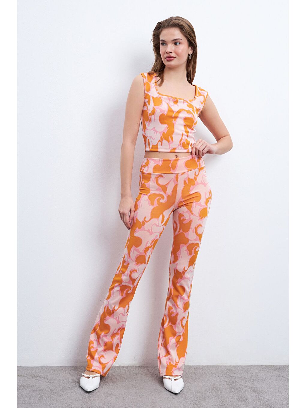 Kadın Turuncu Pembe Desenli Elastanlı Pantolonlu Askılı Takım-2