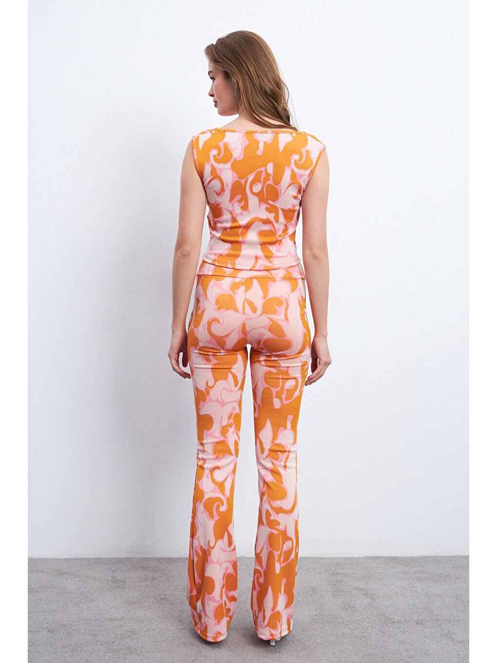 Kadın Turuncu Pembe Desenli Elastanlı Pantolonlu Askılı Takım-5