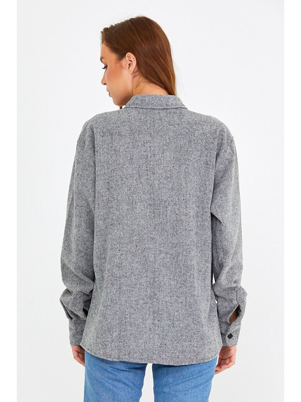 Gri Kadın Slim Fit Düğmeli Yaka Çift Cepli Oduncu Düz Gömlek-3