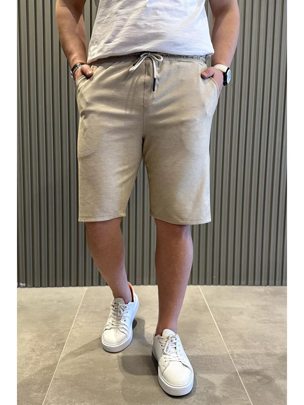 Bej Erkek Bel Bağcıklı Kendinden Desenli Cepli Şort