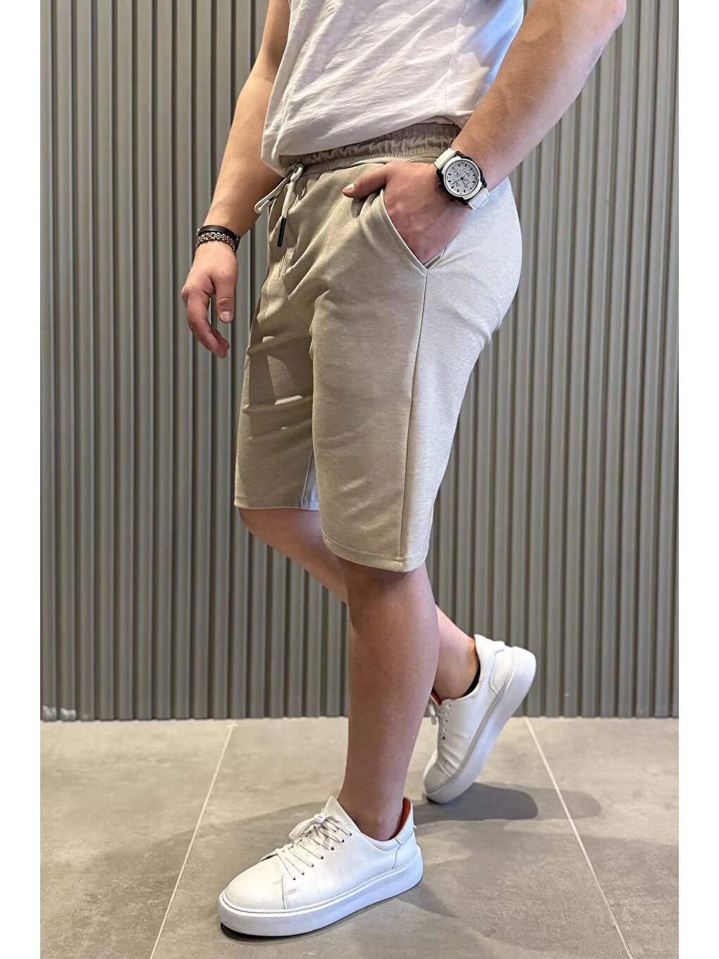 Bej Erkek Bel Bağcıklı Kendinden Desenli Cepli Şort-1