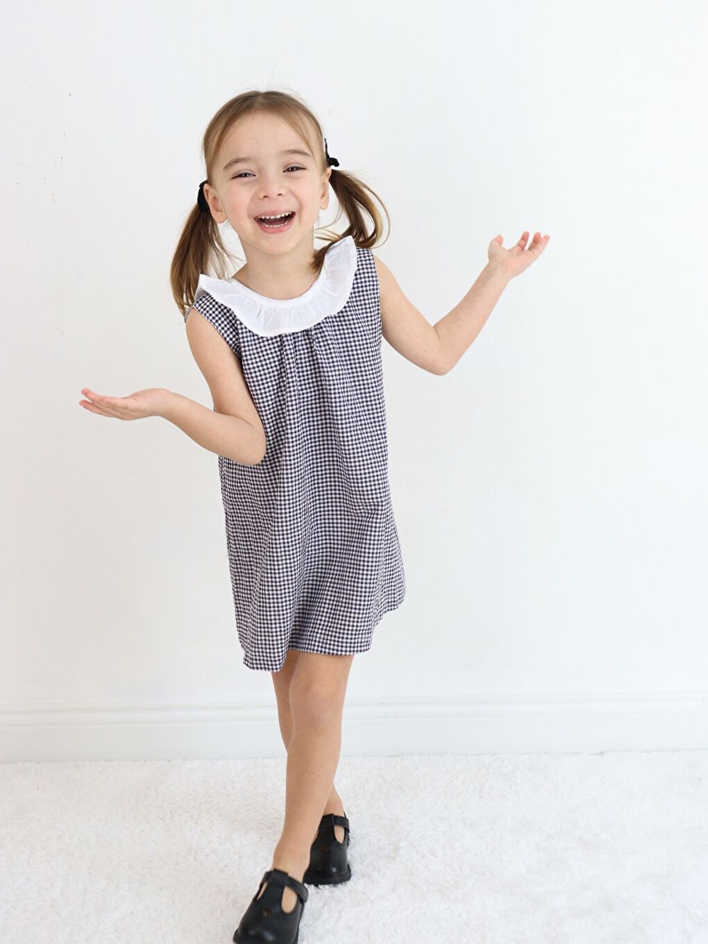 Beyaz Bisiklet Yaka Kolsuz Kız Bebek Elbise-3