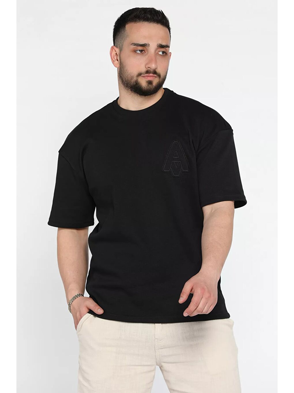 Siyah Bisiklet Yaka Nakışlı Erkek Tişört