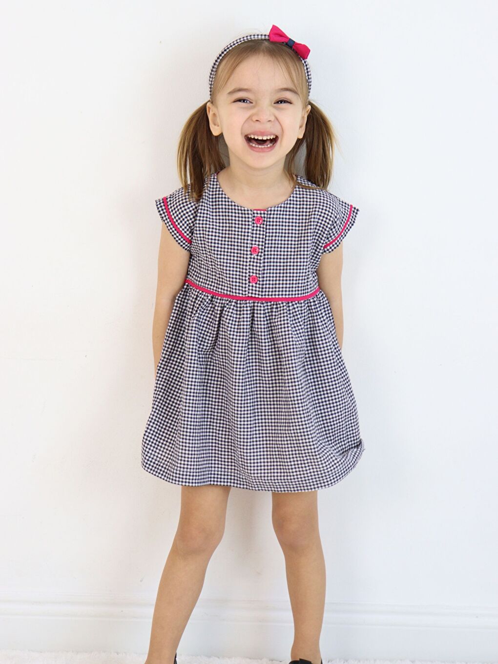 Siyah Bisiklet Yaka Kolsuz Kız Bebek Elbise ve Taç