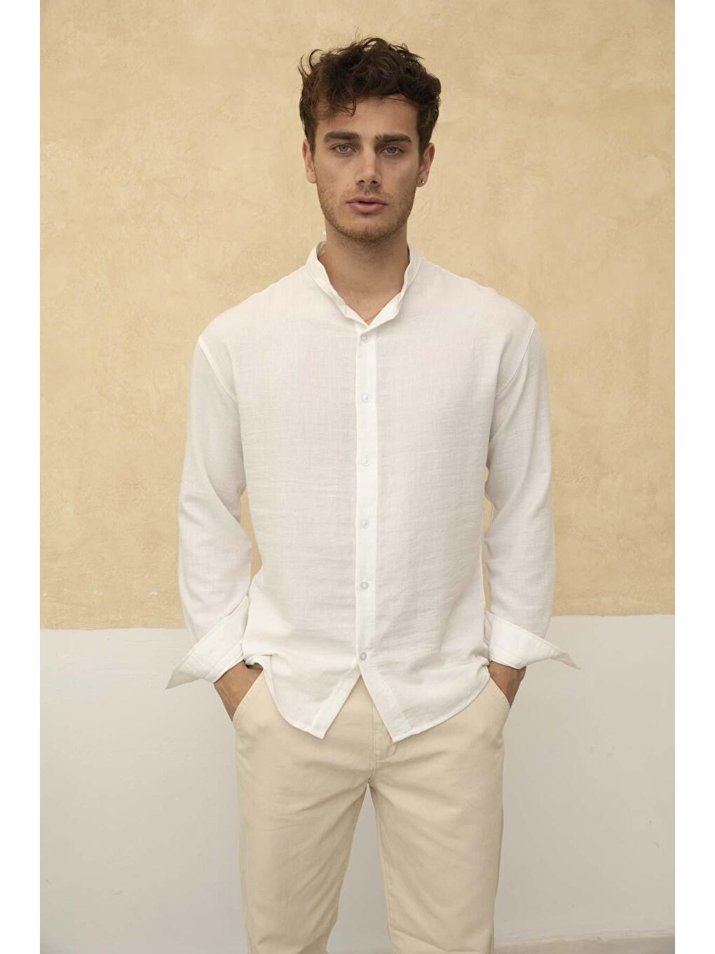 Beyaz Slim Fit Dar Kalıp Uzun Kol Hakim Yaka Pamuklu Keten Efekt Gömlek
