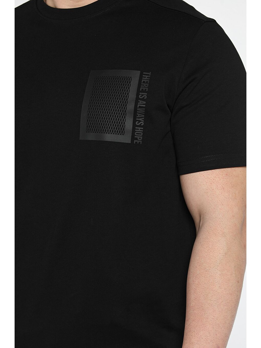 Siyah Erkek Bisiklet Yaka Baskılı Tişört-3