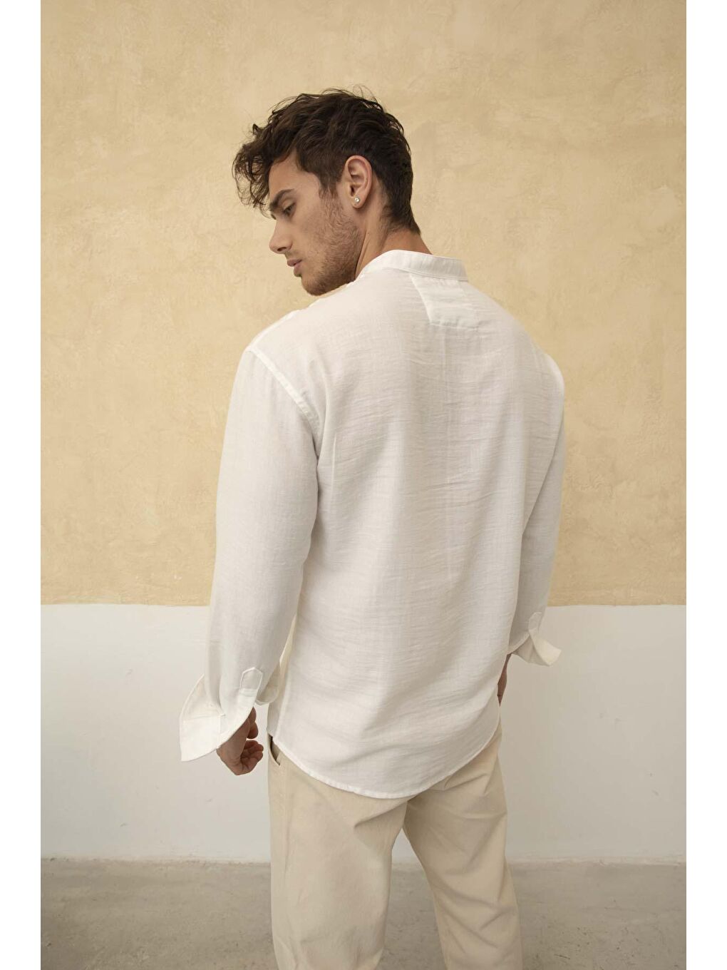 Beyaz Slim Fit Dar Kalıp Uzun Kol Hakim Yaka Pamuklu Keten Efekt Gömlek-5