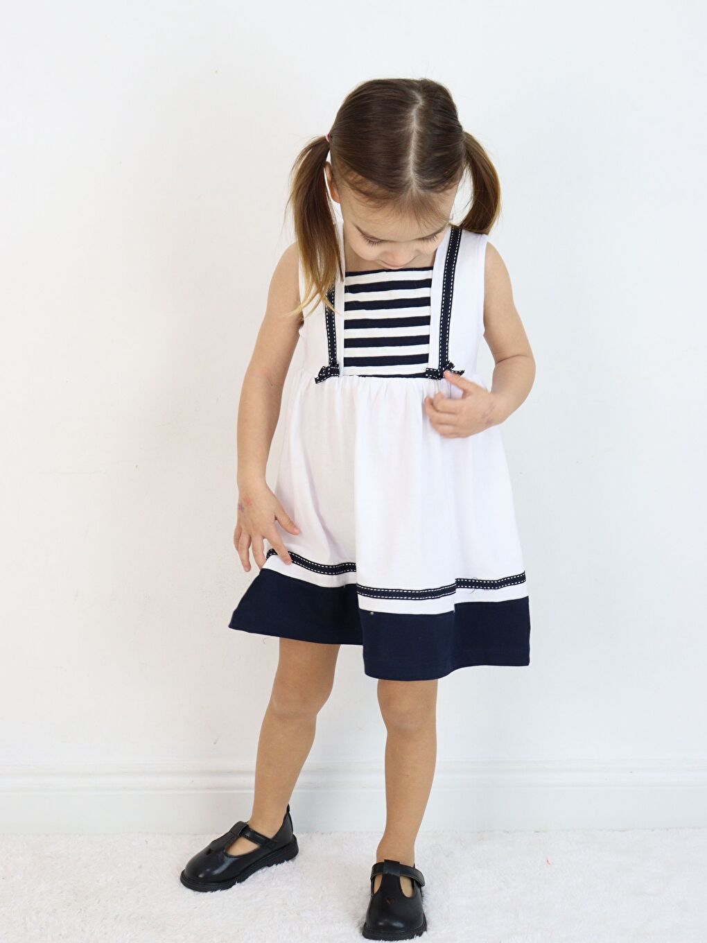 Beyaz Kare Yaka Kolsuz Kız Bebek Elbise-2