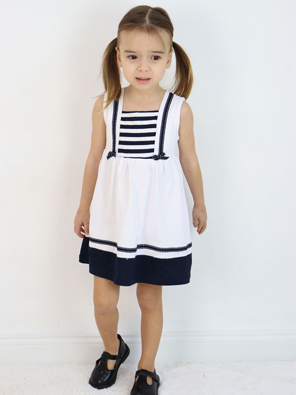 Beyaz Kare Yaka Kolsuz Kız Bebek Elbise-4