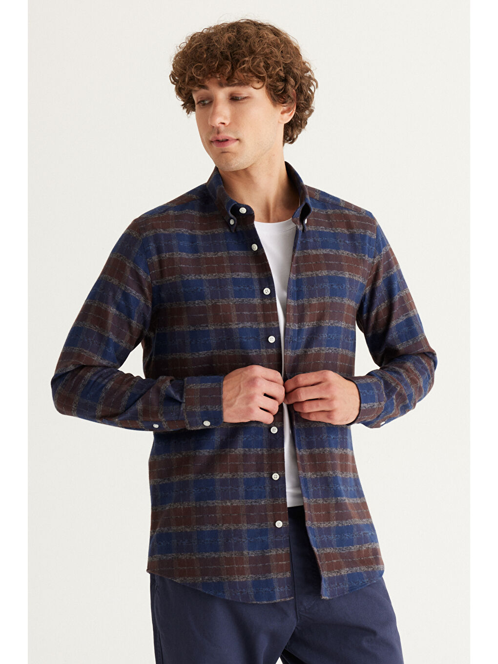 Erkek Lacivert-Kahverengi Slim Fit Dar Kesim Düğmeli Yaka %100 Pamuk Ekose Desenli Flanel Oduncu Gömlek-4