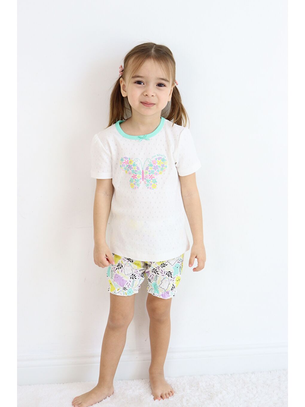 Ekru Bisiklet Yaka Kısa Kollu Kız Bebek Jakarlı Şort Takım