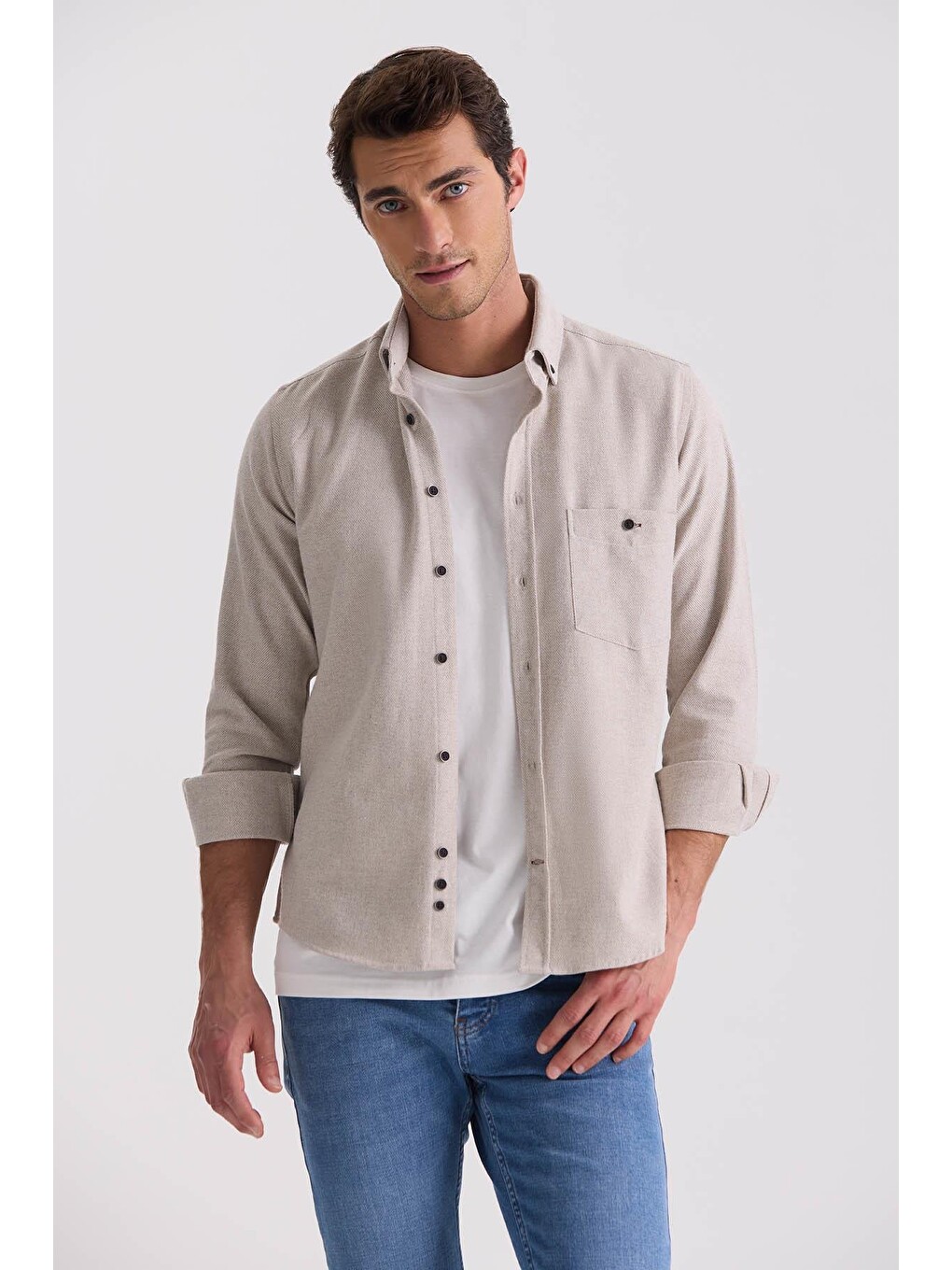 Bej Slim Fit Düğmeli Yaka Cepli Gömlek