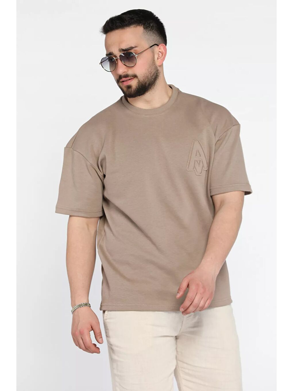 Bej Bisiklet Yaka Nakışlı Erkek Tişört-1