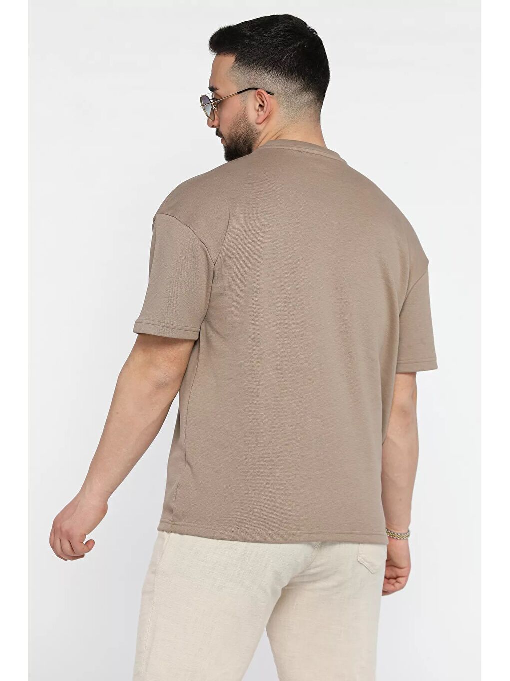 Bej Bisiklet Yaka Nakışlı Erkek Tişört-2