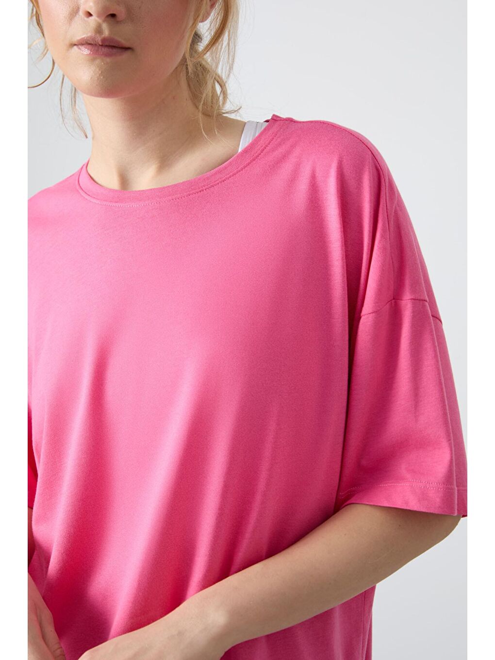 TOMMYLIFE Seker Pembe Şeker Pembe Penye Modal Yumuşak Tuşeli Oversize Fit Basic Kadın T-Shirt- 97285 - 2