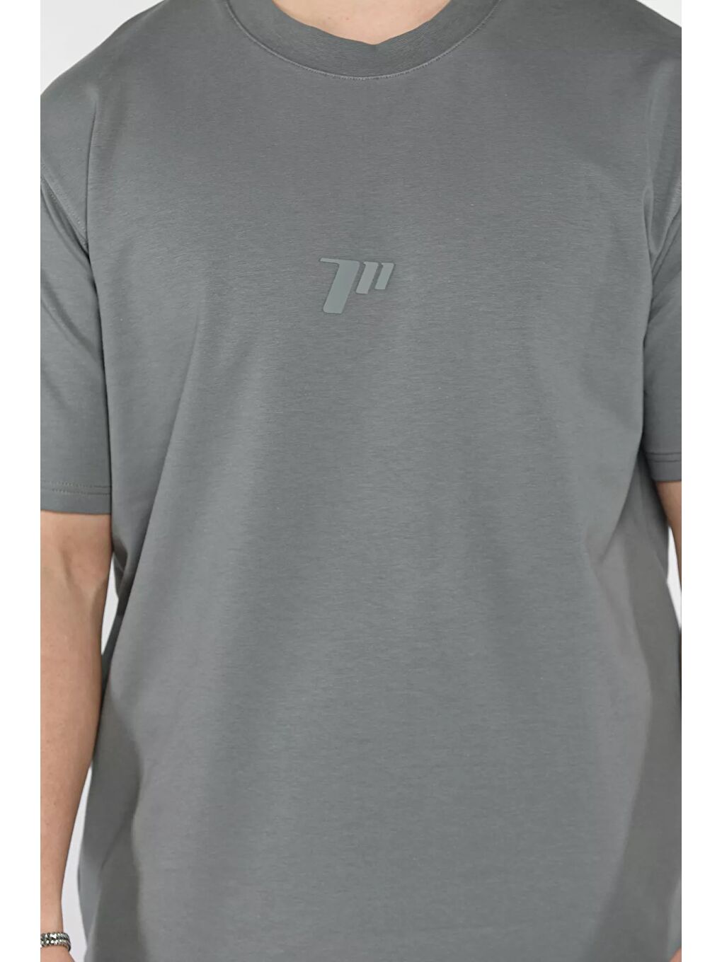 Gri Erkek Bisiklet Yaka Baskılı Tişört-3