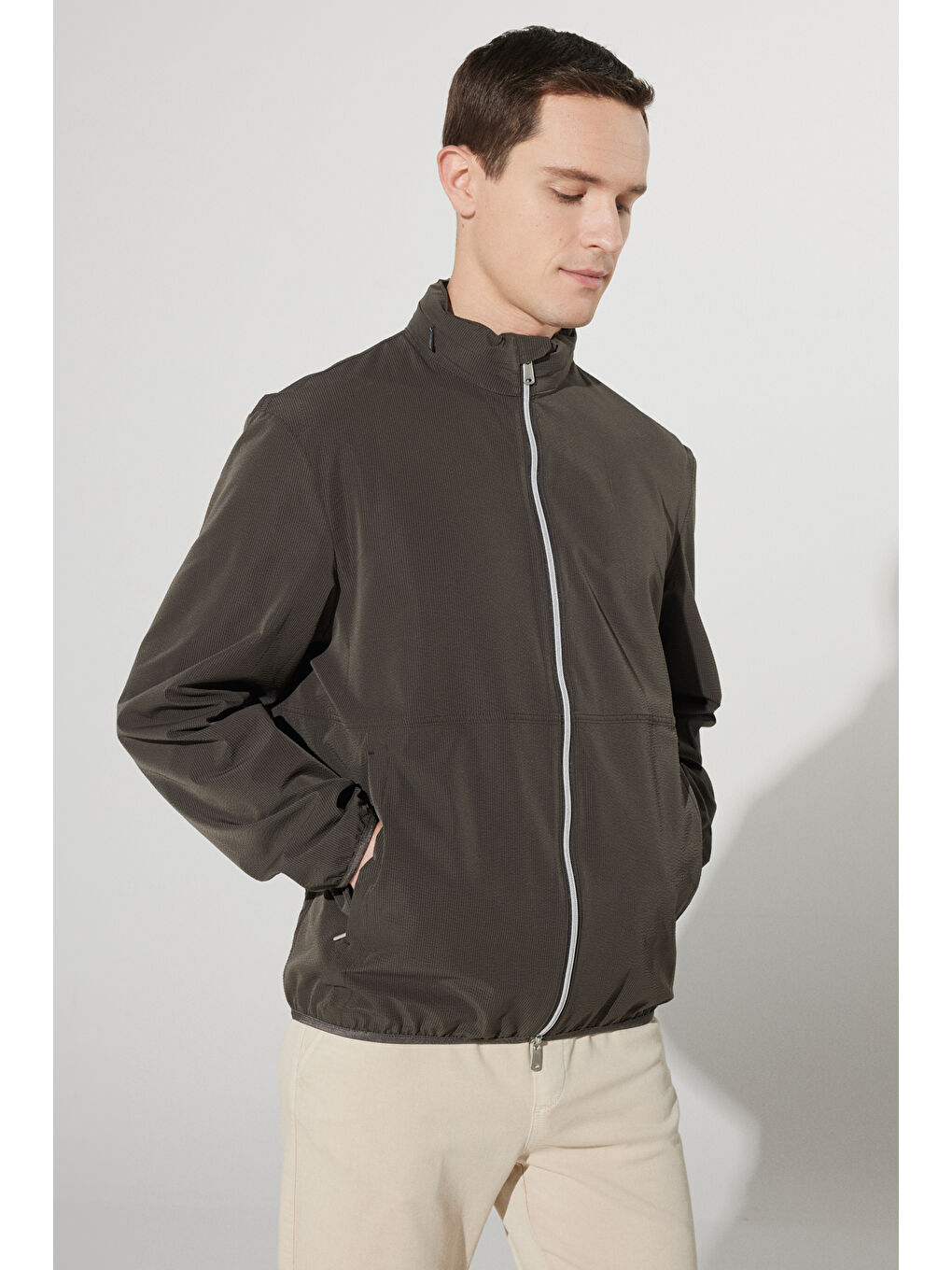 Erkek Haki Standart Fit Normal Kesim Kapüşonlu Mont-3