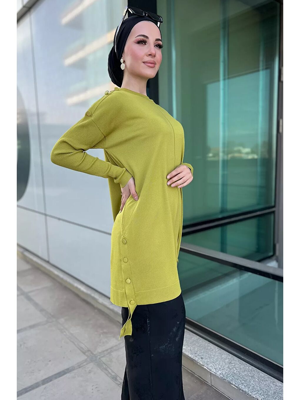 Yeşil Düğme Detaylı Tesettür Triko Tunik