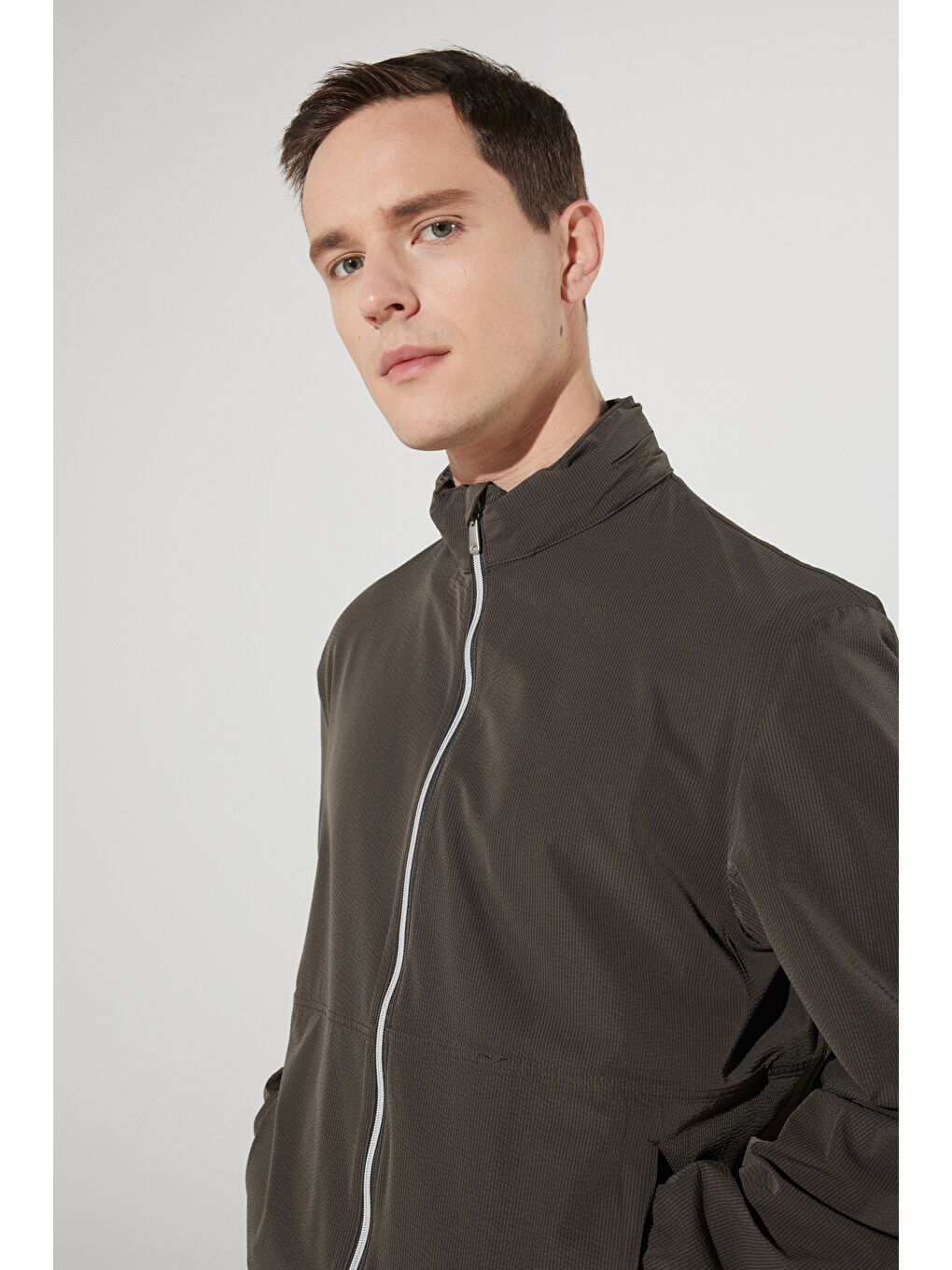 Erkek Haki Standart Fit Normal Kesim Kapüşonlu Mont-4