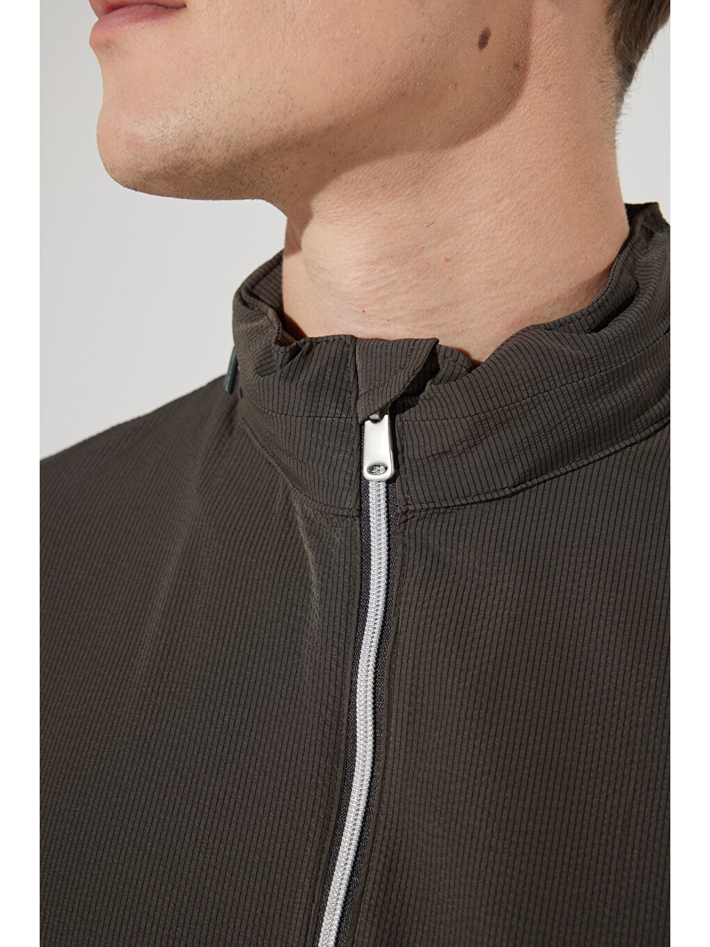 Erkek Haki Standart Fit Normal Kesim Kapüşonlu Mont-5