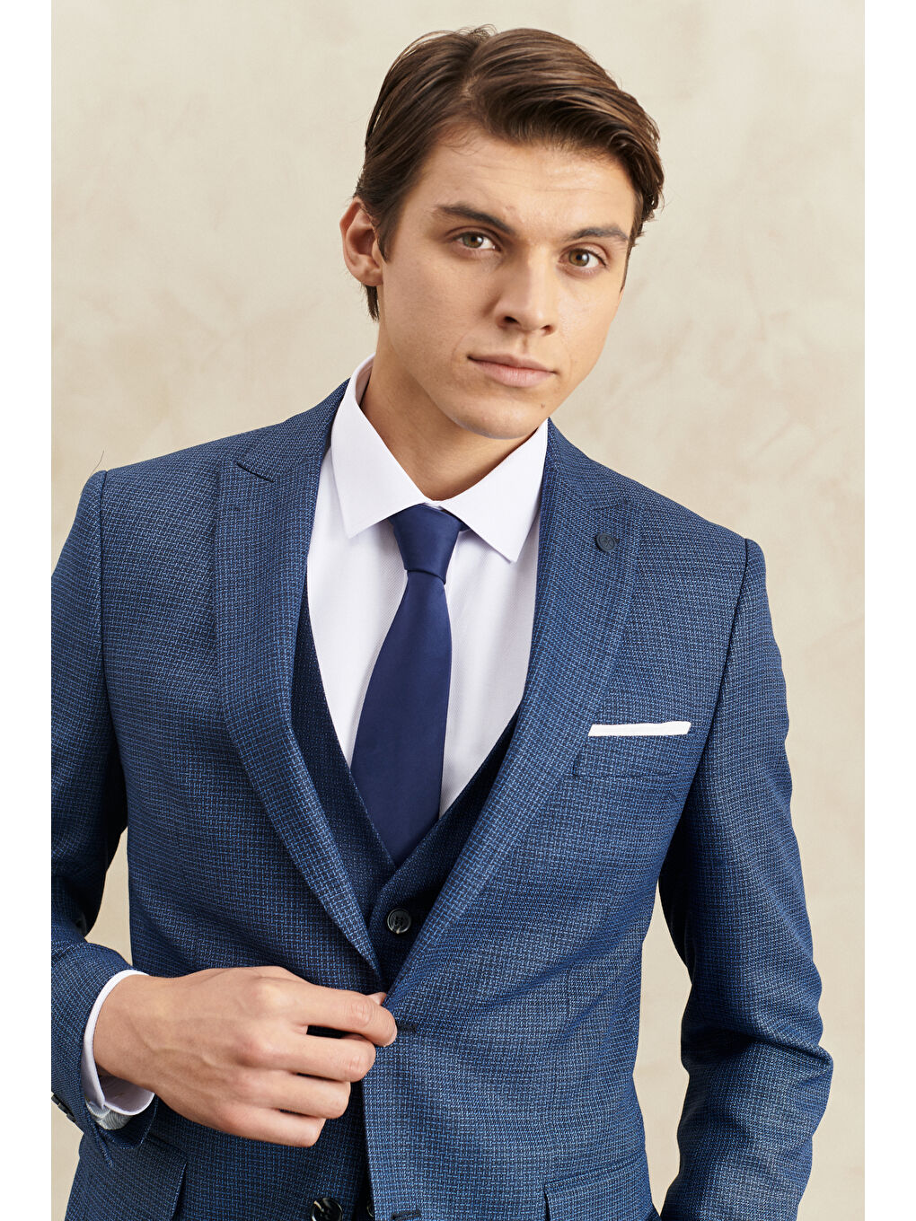 Erkek Lacivert Slim Fit Dar Kesim Kırlangıç Yaka Armürlü Yelekli Klasik Takım Elbise-3