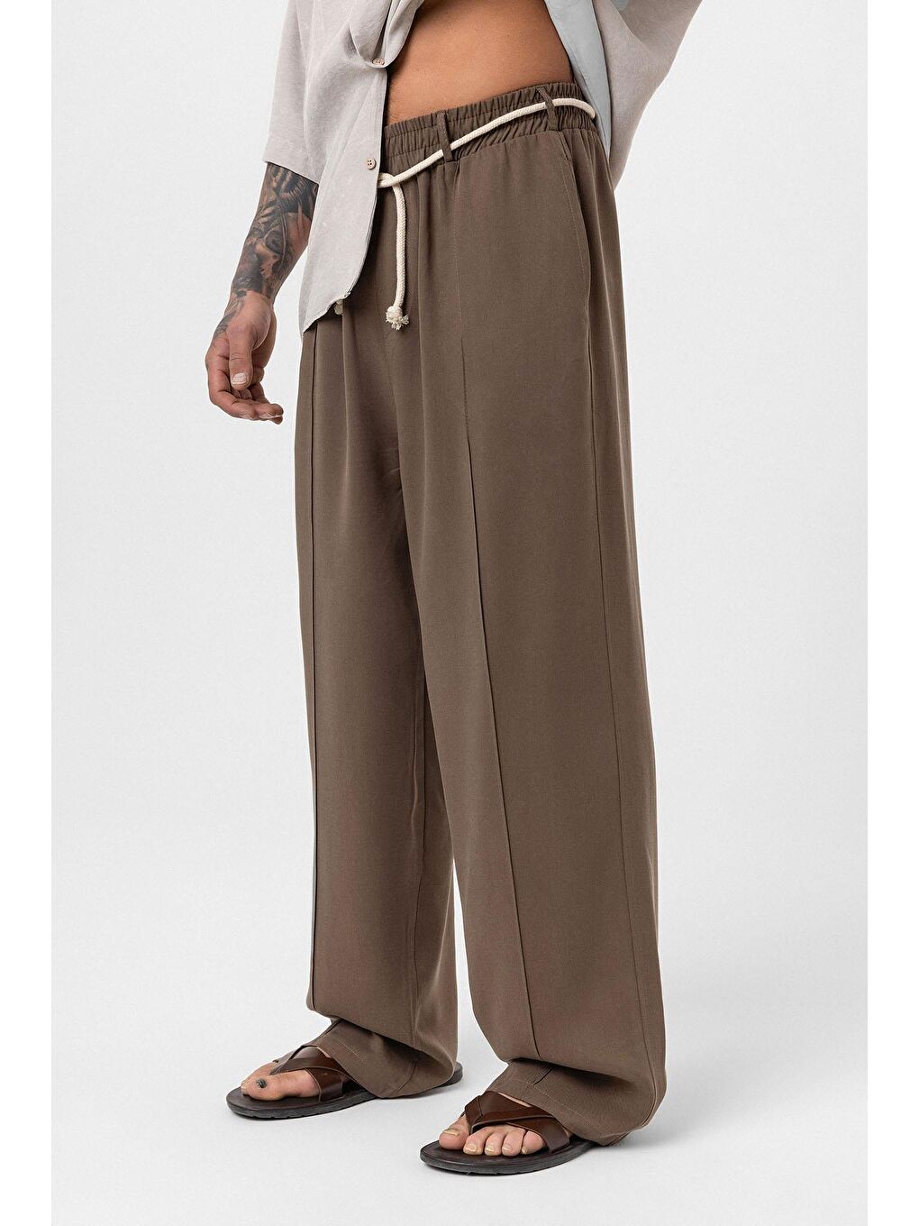 Kahverengi Kemer Detaylı Baggy Kumaş Erkek Pantolon Kahve-3