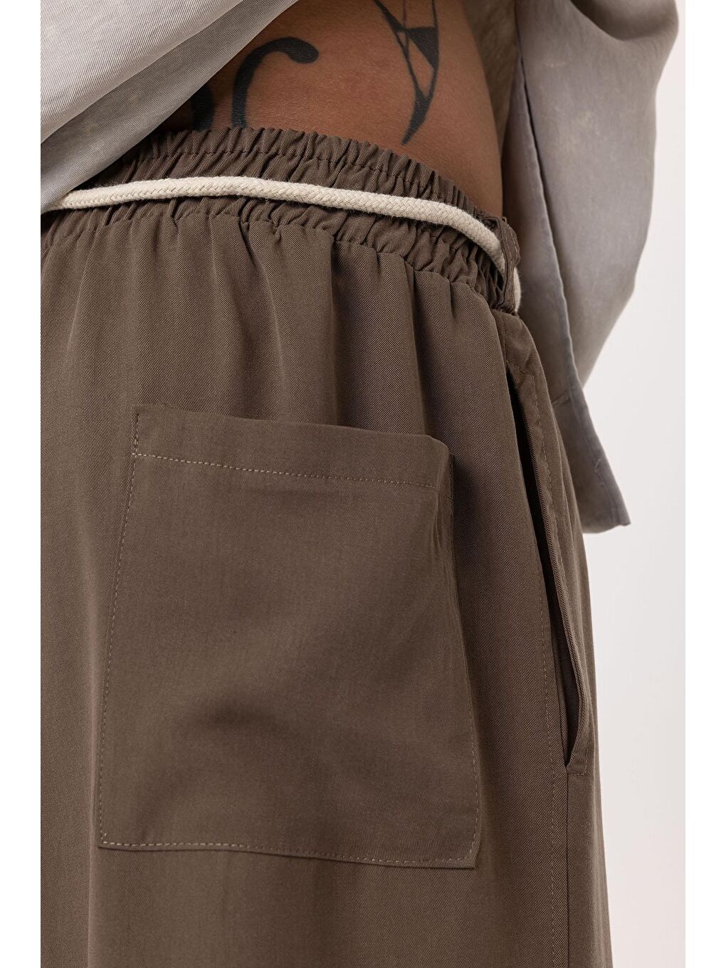 Kahverengi Kemer Detaylı Baggy Kumaş Erkek Pantolon Kahve-5