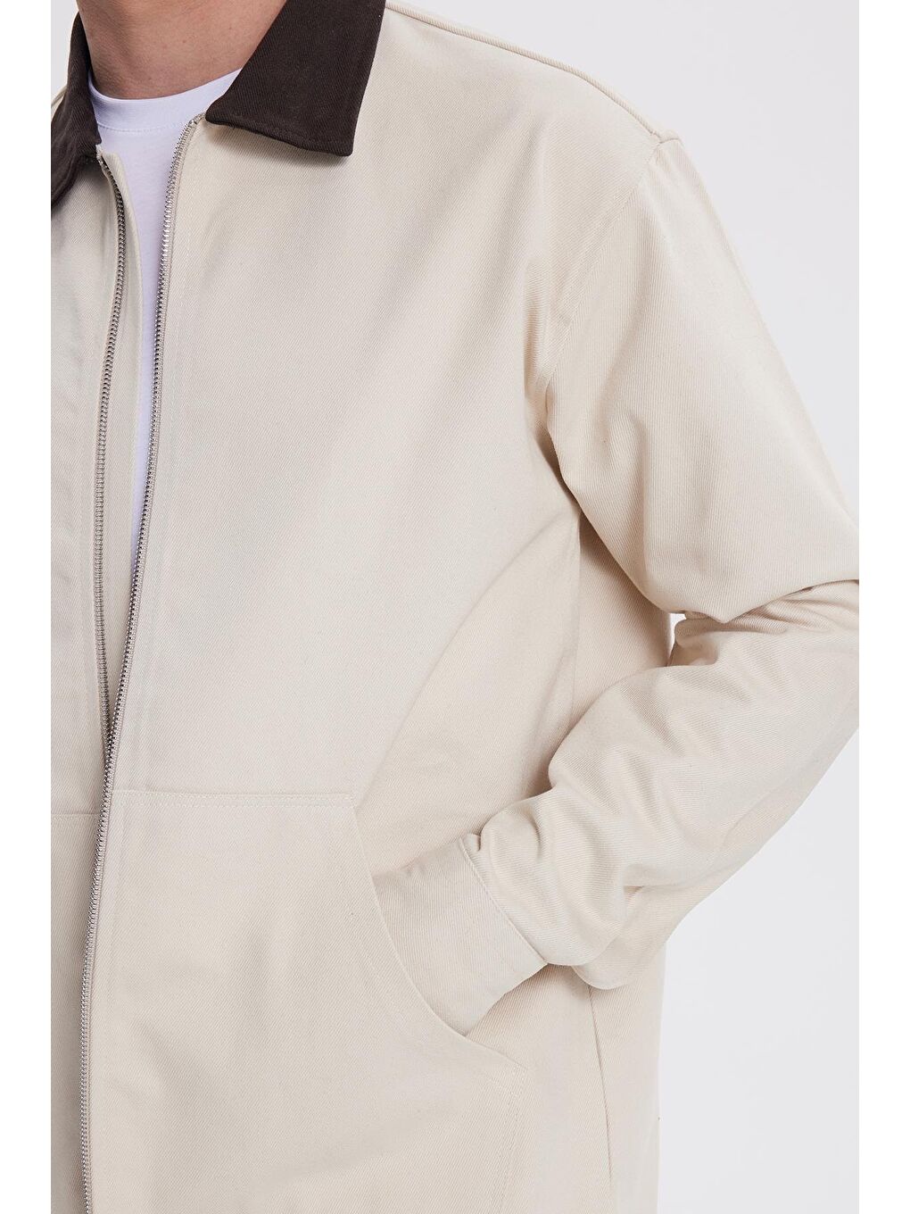 Erkek Relax Fit Rahat Kesim Gabardin Düz Fermuarlı Kanguru Cepli Kontrast Yaka Bej Ceket-2